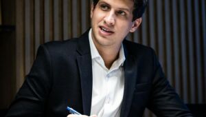 "As pessoas sabem como o PT geriu a cidade e como o PSB toma conta dela, e sabem a diferença", afirm