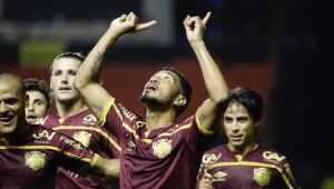 Sport sofre, mas vence o Fluminense, na Ilha do Retiro