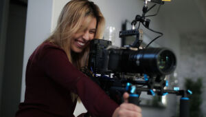 Cineasta brasileira premiada no Emmy sugere tour em Los Angeles