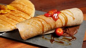 Prepare uma panqueca com geleia de seriguela para o lanche
