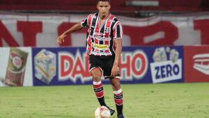 Santa Cruz anuncia saída do volante André