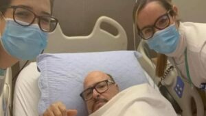 Vocalista do Roupa Nova, Paulinho recebe alta após transplante de medula óssea