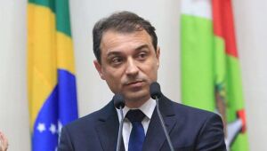 Em SC deputados abrem processo de impeachment contra governador e vice