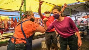 Raquel começa campanha na Feira do Salgado, Monte Bom Jesus e Via Parque, em Caruaru