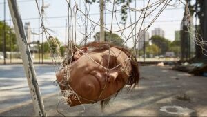 Pelada com cabeça de Bolsonaro rende ameaças de morte a coletivo de arte