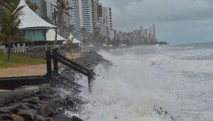 Marinha emite alerta de ressaca para o Litoral de Pernambuco; ondas podem ter até 2,5 metros