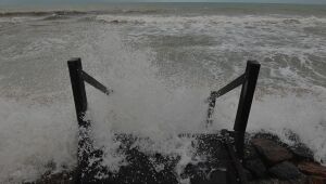 Marinha emite alerta de ressaca para Litoral de Pernambuco; ondas podem chegar a até 3,5 metros