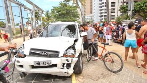 Acidente na Avenida Boa Viagem deixa feridos neste domingo (20)