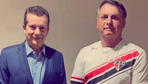 Internado, Bolsonaro recebe Russomanno e faz foto com seu candidato em São Paulo