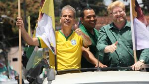 Coronel Feitosa inaugura comitê e inicia campanha com carreata em Dois Unidos