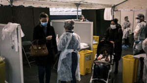 Pandemia implode sistema de testes, e Alemanha e França reimpõem bloqueios