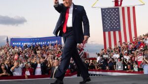 Trump diz que manterá política migratória em relação ao México