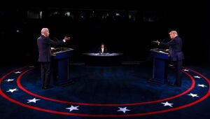 Trump e Biden trocam ataques pessoais e mantêm civilidade em último debate duro