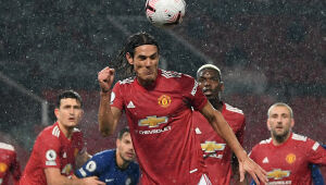 Na estreia de Cavani no Inglês, Manchester United e Chelsea empatam