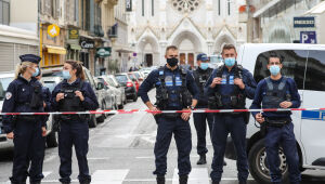 França anuncia detenção de terceiro indivíduo após ataque com faca em Nice