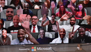 Obama e lendas da NBA aparecem nas arquibancadas virtuais da final