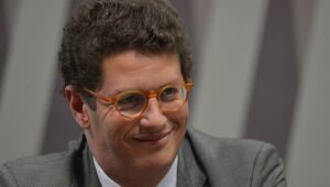 Salles aponta ação de hacker em ataque a Maia, e Twitter bloqueia conta de ministro