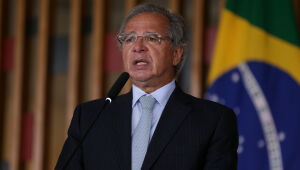 Jamais esteve em análise privatizar o SUS, seria insanidade, diz Guedes