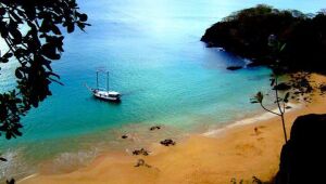 Reabertura: Praia do Sancho é parada obrigatória em Noronha
