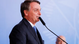 Bolsonaro diz não mandar na Anvisa, mas que agência não vai correr para liberar vacina