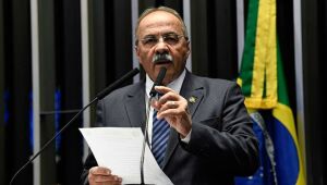Presidente do Conselho de Ética sugere licença para senador flagrado com dinheiro na cueca