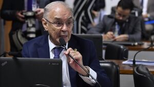 Senador Arolde de Oliveira morre em decorrência da Covid-19