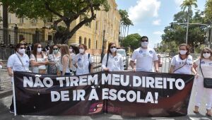 Escolas particulares protestam por retorno das aulas presenciais