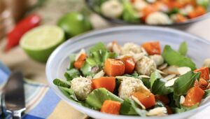 Leveza no almoço: prepare uma refrescante salada de jerimum