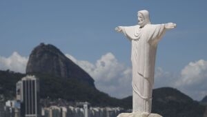 Cristo será iluminado de rosa para lembrar prevenção ao câncer de mama