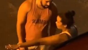 Homem filmado dando socos em mulher na Bahia se entrega à polícia