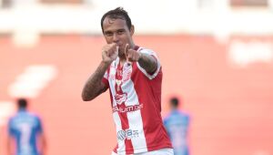 Vinícius avalia evolução na carreira e diz que Náutico pensa em acesso