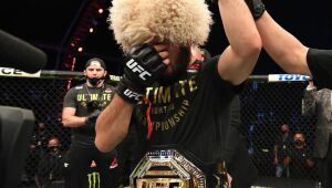 Khabib Nurmagomedov deixa o MMA com recordes e invencibilidade histórica