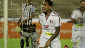 Após gol, Lourenço enxerga artimanha para manter a boa fase: 'Ficar próximo de Pipico'