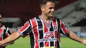 Na busca por ‘final feliz’, Santa formaliza proposta para renovação do contrato de Pipico