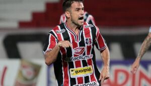Santa anuncia renovação de contrato do artilheiro Pipico
