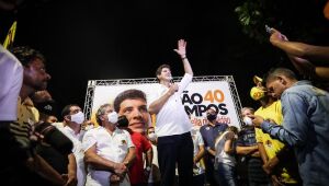 Em Casa Amarela, João manda recado e diz que não se resolve problemas da cidade no grito