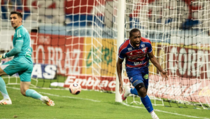 Fortaleza vence Clássico-Rei e sai na frente na decisão do Cearense