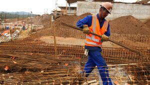 Confiança da construção cresce 3,7 pontos em outubro, diz FGV
