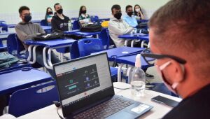 Estudantes do 1º ano do Ensino Médio retornam às aulas presenciais na rede particular