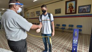 Alunos da rede estadual de Pernambuco voltam às aulas presenciais