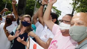 Após votação na Câmara de Vereadores, Marília Arraes recebe apoio de rodoviários