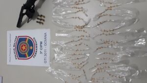 Dupla é presa com mais de 200 pedras de crack e arma em Goiana