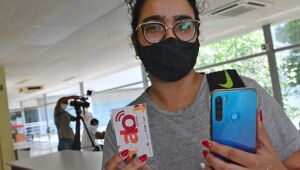 Projeto da Central Única das Favelas entrega chips de celular a estudantes bolsistas da Unicap