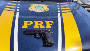 Suspeitos de assalto são presos pela PRF e três reféns libertados
