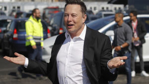 Elon Musk diz que compra do Twitter não prosseguirá sem garantias sobre contas falsas