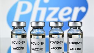 Pfizer confirma que governo rejeitou oferta de 70 milhões de doses de vacinas