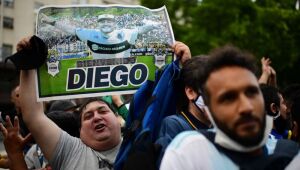 Milhares se despedem de Maradona em velório na sede do governo da Argentina; veja fotos