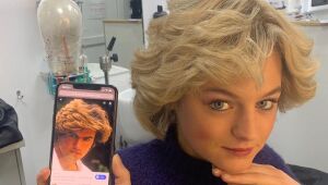 Emma Corrin compara seu cabelo em série ao de George Michael