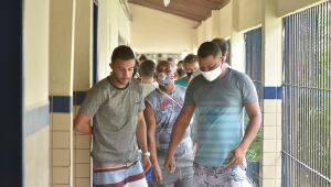 Máscaras e isolamento continuam essenciais, dizem especialistas