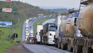 Governadores ordenam desobstrução de rodovias bloqueadas